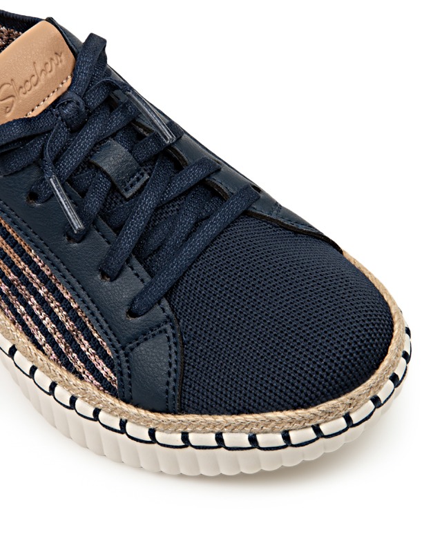 WILSHIRE BLVD - BREEZY STROLL