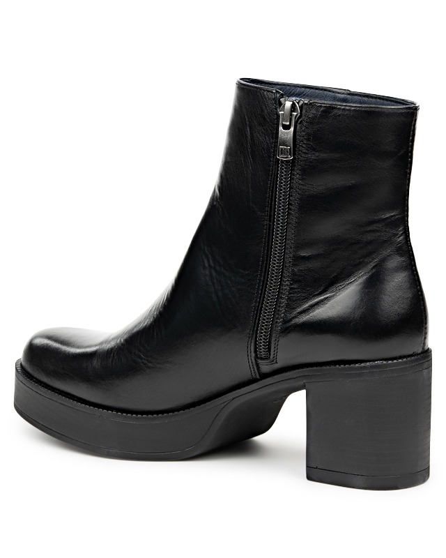 BOWY BOOTIE