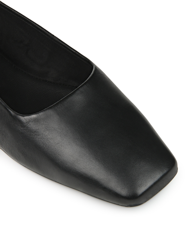 DELIA FLAT SHOE