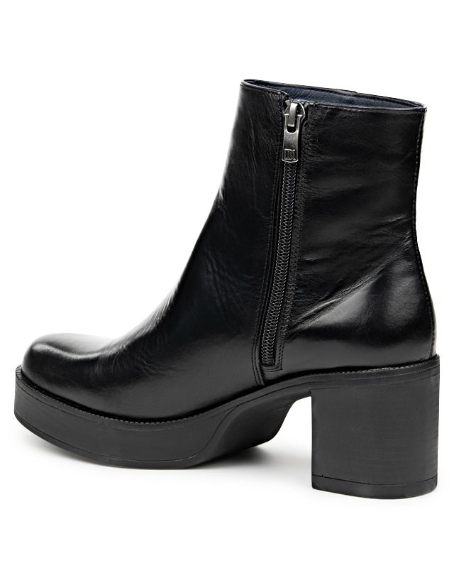 BOWY BOOTIE