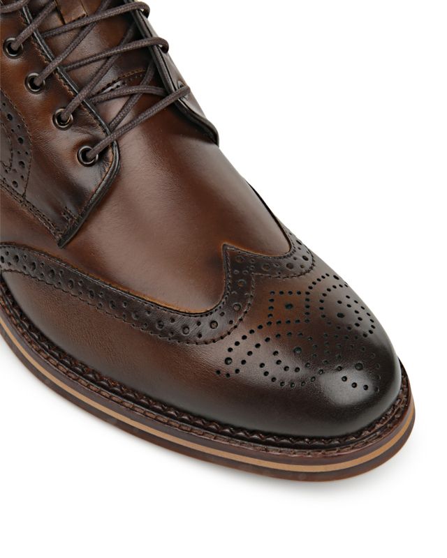 CONNELLY WINGTIP BOOT