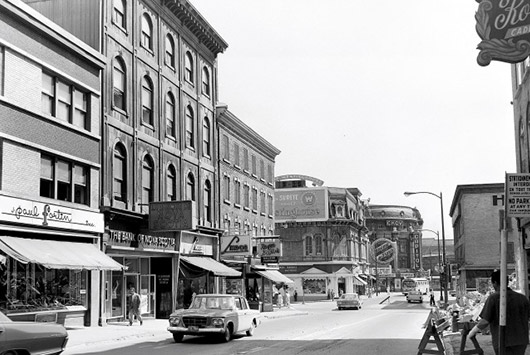 1964 - Habiller les pieds des Québécois depuis plus de 50 ans